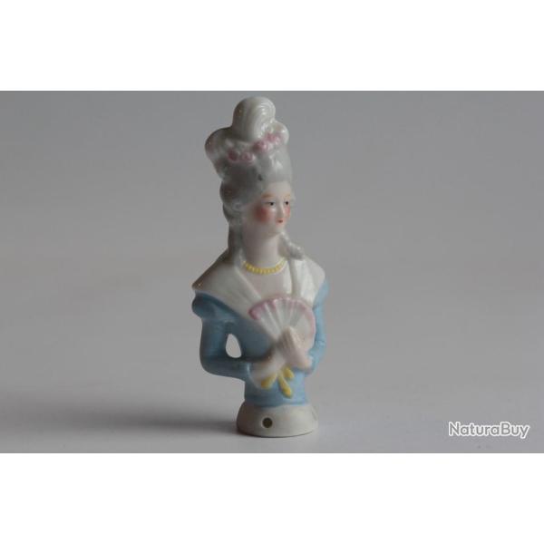 Demi figurine porcelaine Marquise  l'ventail