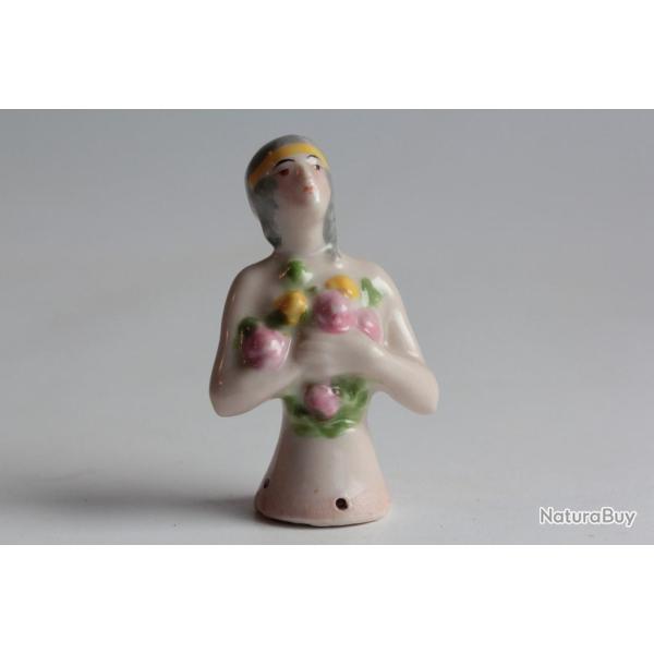 Demi figurine porcelaine Femme au bouquet de roses