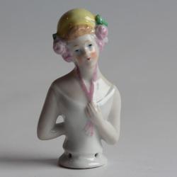 Demi figurine porcelaine Femme aux roses Art déco