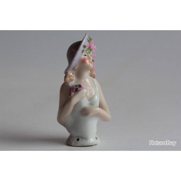 Demi figurine porcelaine Femme aux roses