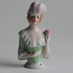 Demi figurine porcelaine Femme Marquise