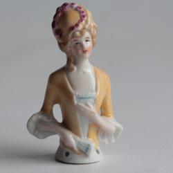 Demi figurine porcelaine Femme élégante à l'éventail
