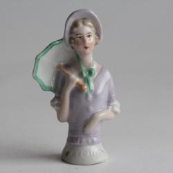 Demi figurine porcelaine Femme à l'ombrelle