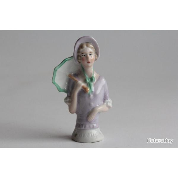 Demi figurine porcelaine Femme  l'ombrelle