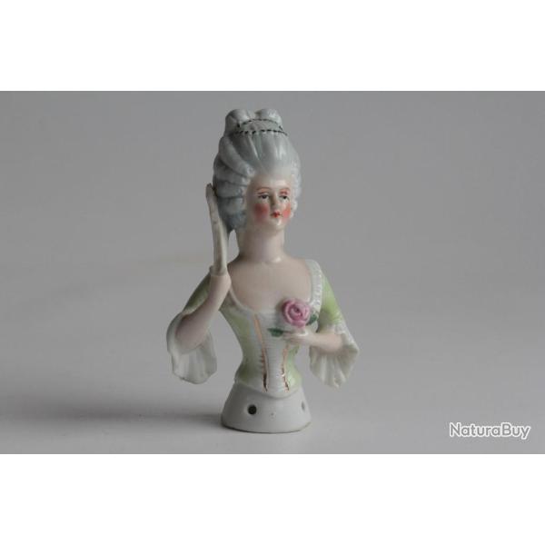 Demi figurine porcelaine Femme Marquise  l'ventail