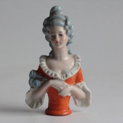 Demi figurine porcelaine Femme Marquise