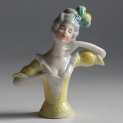 Demi figurine porcelaine Femme Marquise