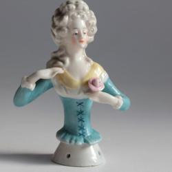 Demi figurine porcelaine Femme Marquise