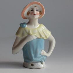 Demi figurine porcelaine Garçonne Art déco