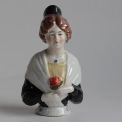 Demi figurine porcelaine Femme Arlésienne