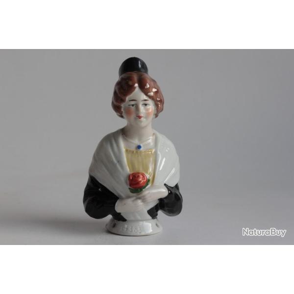Demi figurine porcelaine Femme Arl�sienne