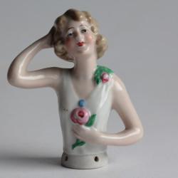 Demi figurine porcelaine Femme &agrave; la rose