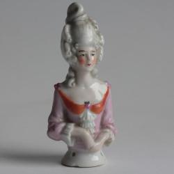 Demi figurine porcelaine Marquise