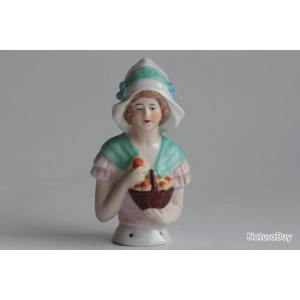 Demi figurine porcelaine Femme au panier de pommes