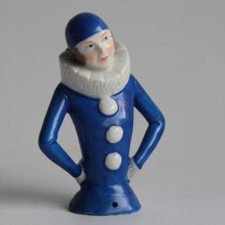 Demi figurine porcelaine Pierrot en costume bleu