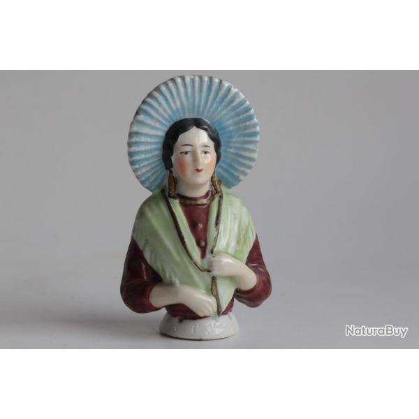 Demi figurine porcelaine Femme Dieppoise