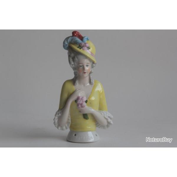 Demi figurine porcelaine Femme au bouquet de fleurs