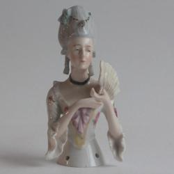 Demi figurine porcelaine Marquise &agrave; l'&eacute;ventail Goebel