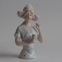 Demi figurine porcelaine Hollandaise tenant une rose Carl Schneider