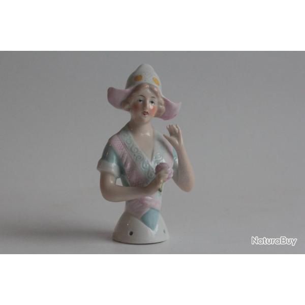Demi figurine porcelaine Hollandaise tenant une rose Carl Schneider