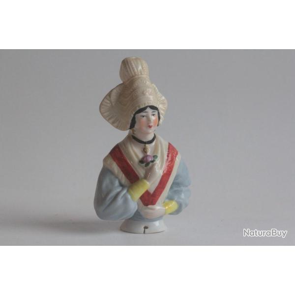 Demi figurine porcelaine Femme Normande
