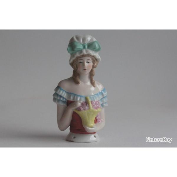 Demi figurine porcelaine Femme au panier de roses