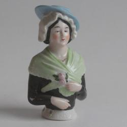 Demi figurine porcelaine Femme Paysanne