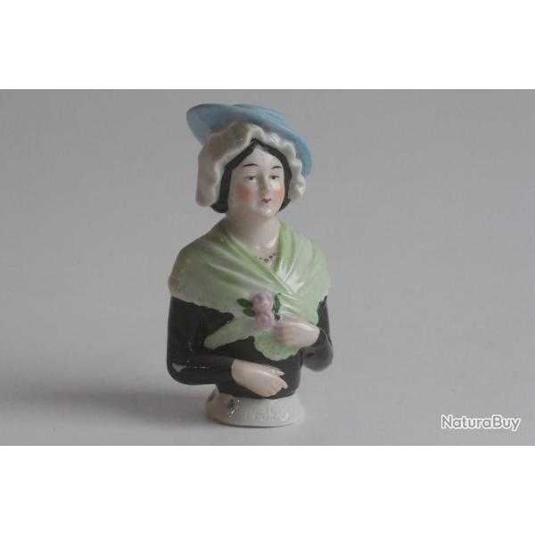 Demi figurine porcelaine Femme Paysanne