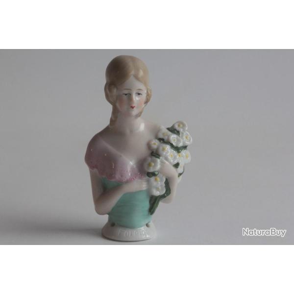 Demi figurine porcelaine Femme au bouquet de marguerites