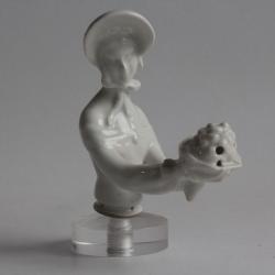 Demi figurine porcelaine Femme bouquet pique-fleurs