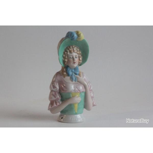 Demi figurine porcelaine Femme au chapeau