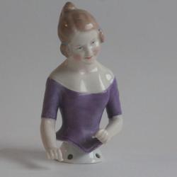 Demi figurine porcelaine Femme Gebr&uuml;der Heubach Allemagne