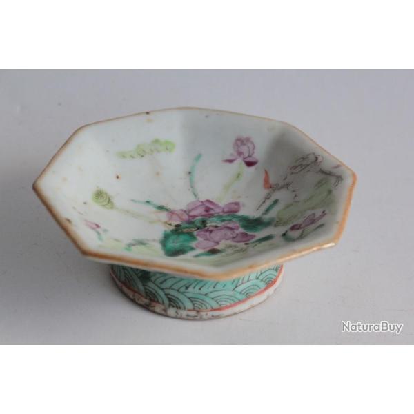 Ancienne petite coupe porcelaine �maill�e Chine