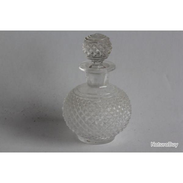 Flacon � parfum cristal pointes de diamants