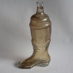 Ancienne Bouteille verre bottine lac&eacute;e