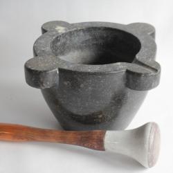 Grand mortier marbre noir XVIIIe si&egrave;cle