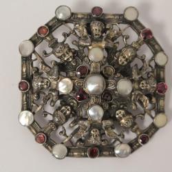 Broche Angelots argent grenats nacre XIXe si&egrave;cle Bijoux