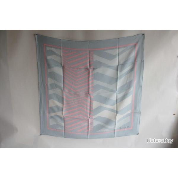 CHRISTIAN DIOR Foulard soie motifs g�om�trique