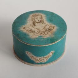 Ancienne boîte publicitaire poudre de beauté Miss Helen