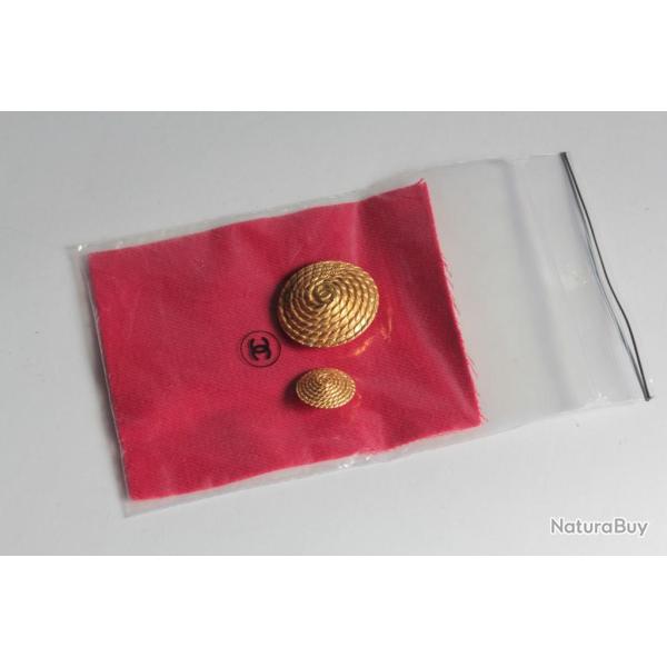 CHANEL Boutons mtal dor vintage