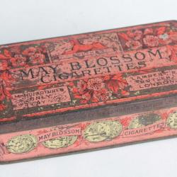 Bo&icirc;te &agrave; Cigarettes t&ocirc;le May Blossom Lambert & Butler London
