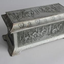 Bo&icirc;te &agrave; biscuit t&ocirc;le gaufr&eacute;e Huntley & Palmers Chevalier