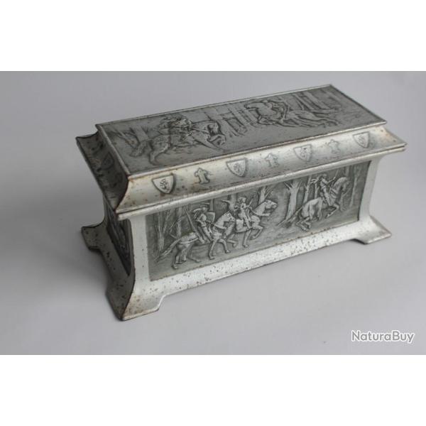 Bo�te � biscuit t�le gaufr�e Huntley & Palmers Chevalier