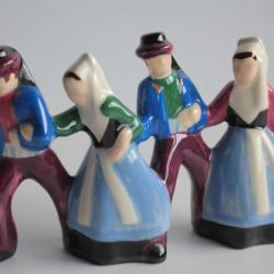 Groupe de bretons Robert MICHEAU-VERNEZ fa&iuml;ence Quimper