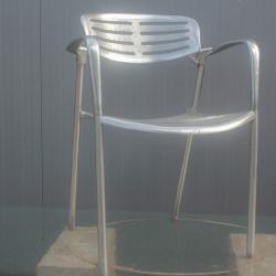 Fauteuil Toledo empilable aluminium Jorge Pensi pour Amat 1988