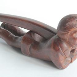 Casse noix et noisettes Paysan Art populaire Savoie Brienz Suisse