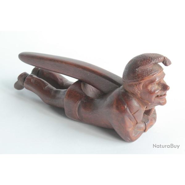 Casse noix et noisettes Paysan Art populaire Savoie Brienz Suisse