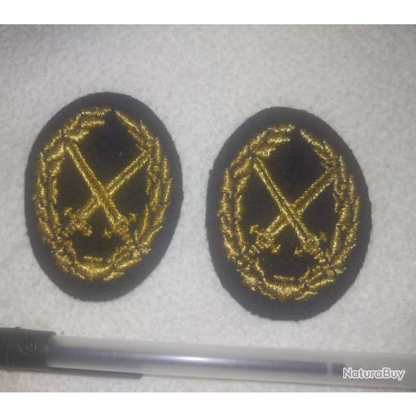 Lot 2 �cussons tissu brod� (arm�e de terre france).