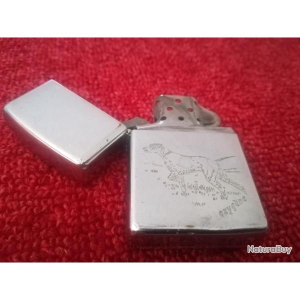 V�ritable briquet ZIPPO, gravure "pointer � l'arr�t"