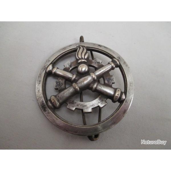 un insigne de beret militaire materiel